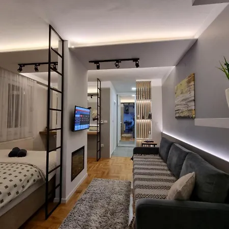 Appartement Golden Lux 1 *