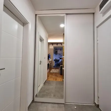 Appartement Golden Lux 1 *