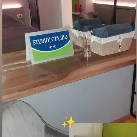 Golden Lux 1 Apartment Pale